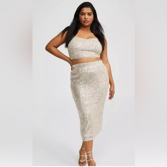Torrid Maxi Crop Top Skirt SET - Champagne Color
SIZE 2 = 18-20    ⭐️NWT⭐️ - Picture 8 of 16